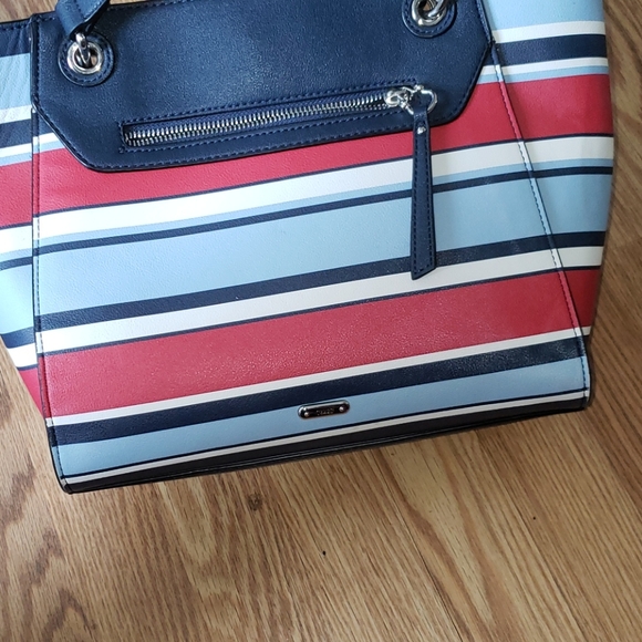 Tote - Picture 5 of 5